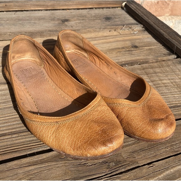 Frye Carson Ballet Flats | Women’s 6.5 B | Distressed Leather Slip-On Shoes - Picture 2 of 16